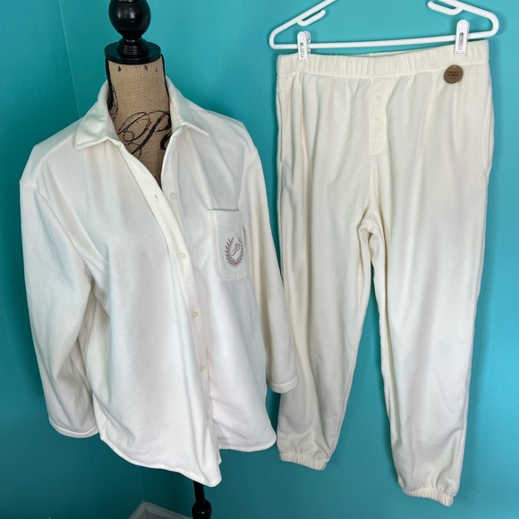 PINK Victoria's Secret Other - NWT PINK Victoria’s Secret Fleece Style Long Sleeve Pajama Pant Set Size Medium